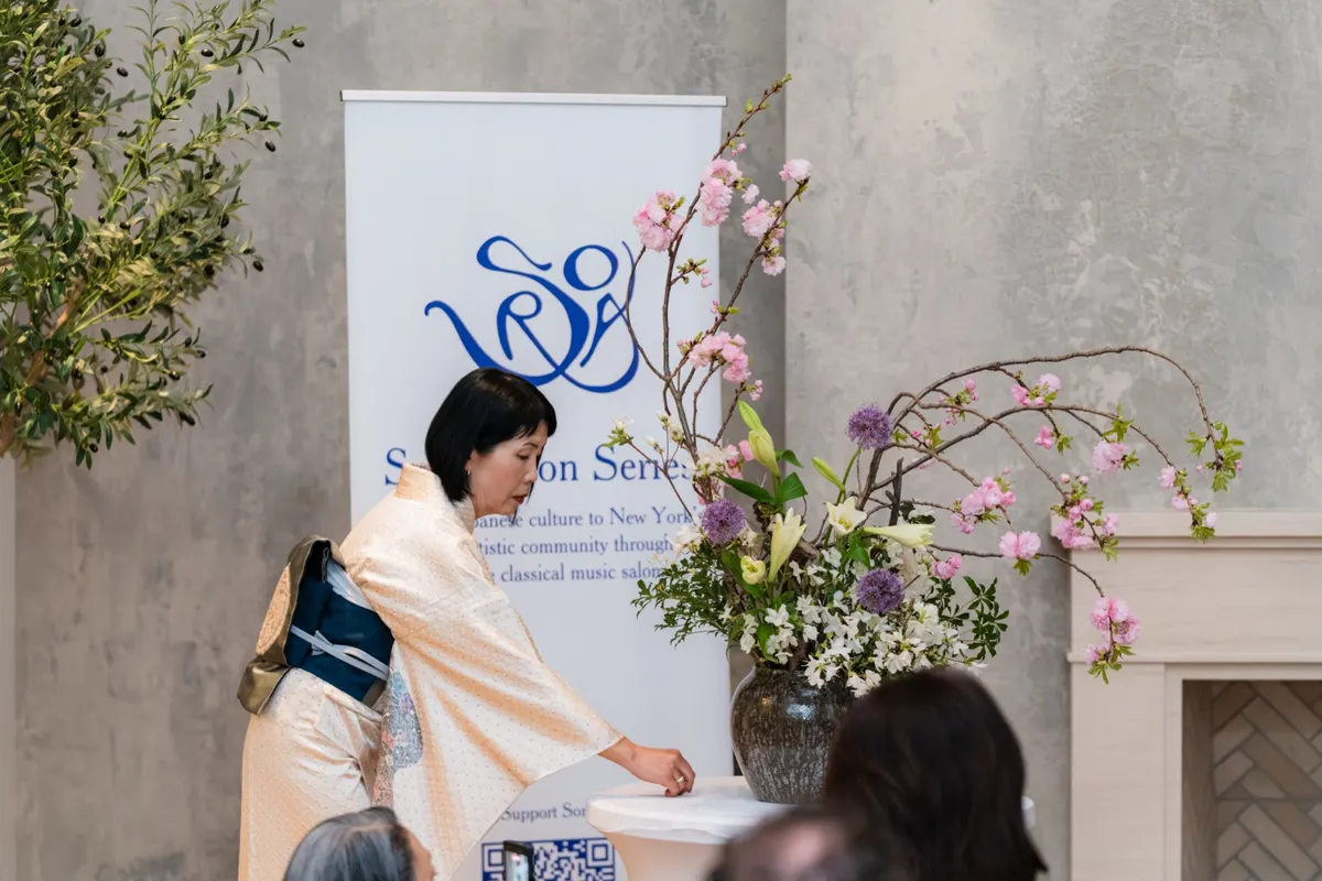 Ikebana made during the music, beside the Sora banner