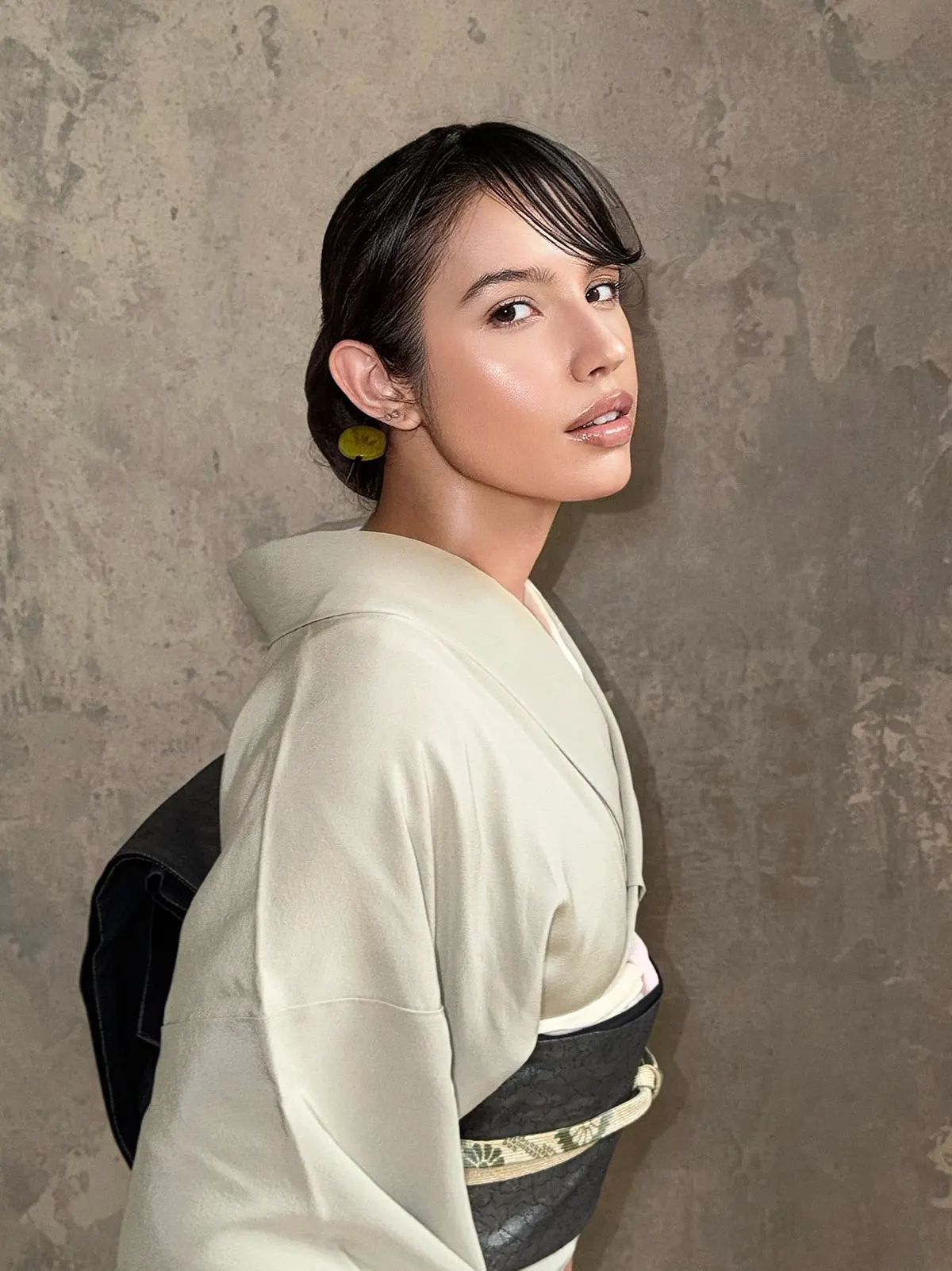 Ada Valverde in a cream kimono